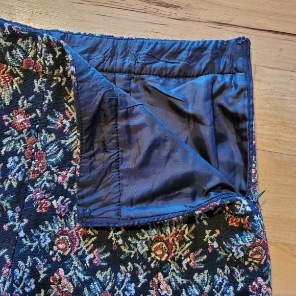 RETRO Forever 21 floral lined shorts - Picture 3 of 5